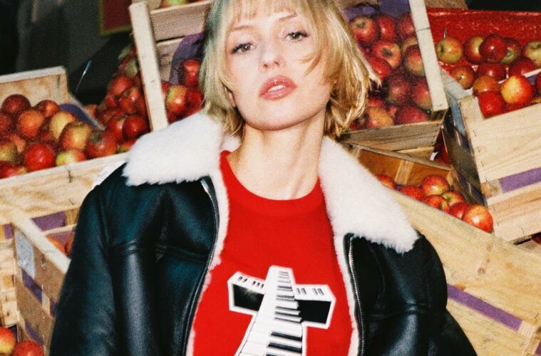 Angèle se pasa al lado oscuro con Justice en ‘What You Want’