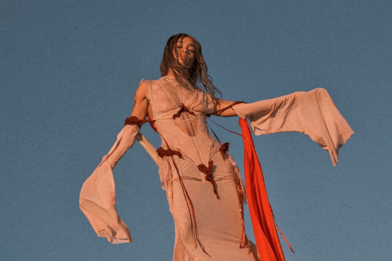 Kelsey Lu deja de huir en ‘Running To Pain’