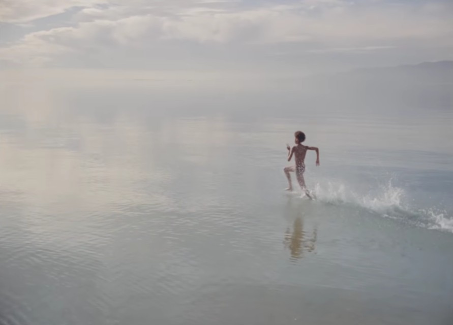 Olivia Rodrigo versiona ‘The Book of Love’ por una buena causa