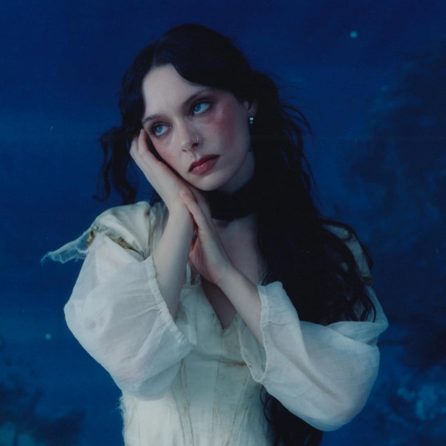 Cuando la electrónica gótica de Holly Humberstone cede en favor del country: ‘White Noise’